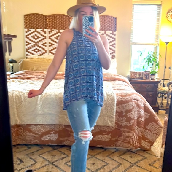 Top - Picture 4 of 9